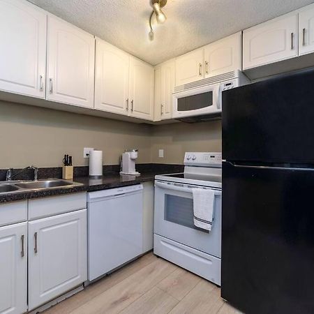 Uptown Livin' - 2 Qb, 500Mb Wifi & Balcony Apartment Gainesville Exterior foto