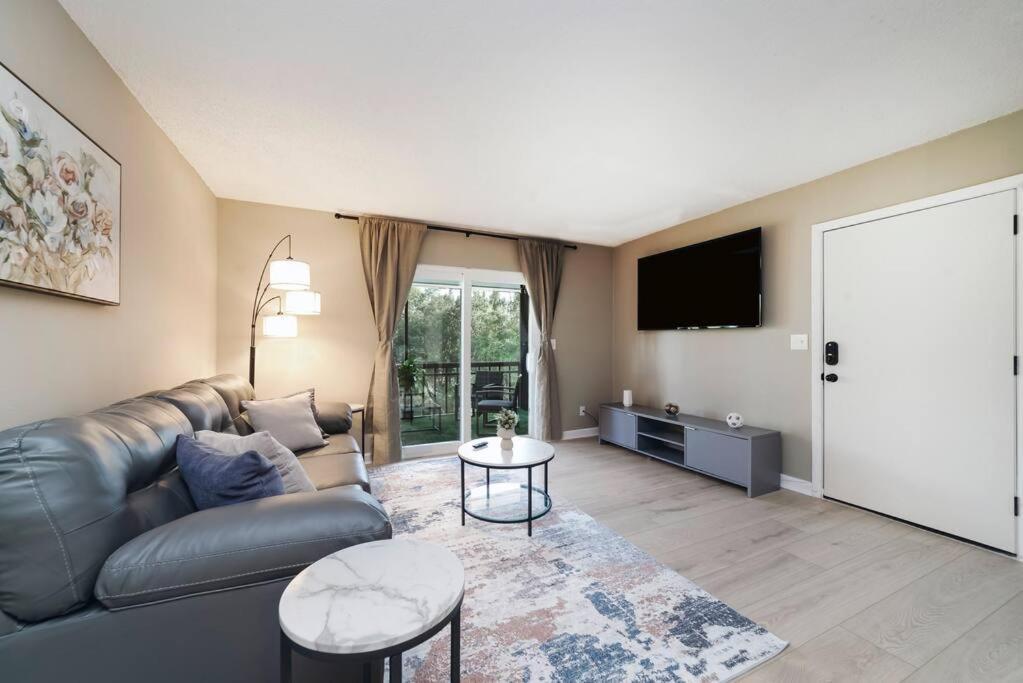 Uptown Livin' - 2 Qb, 500Mb Wifi & Balcony Apartment Gainesville Exterior foto
