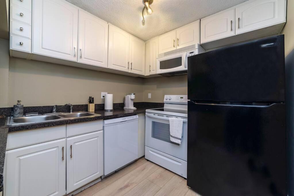 Uptown Livin' - 2 Qb, 500Mb Wifi & Balcony Apartment Gainesville Exterior foto
