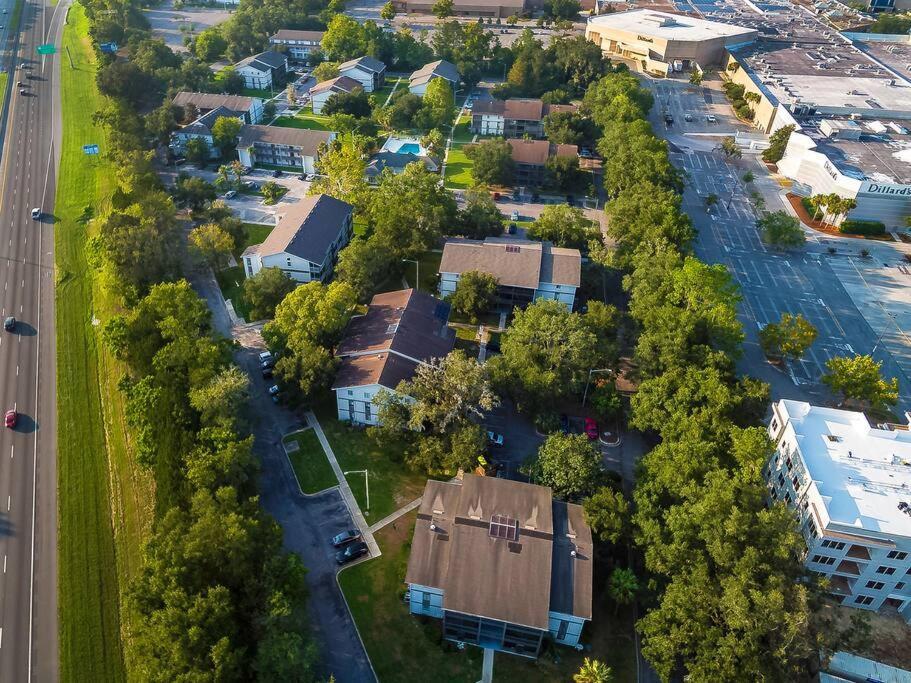 Uptown Livin' - 2 Qb, 500Mb Wifi & Balcony Apartment Gainesville Exterior foto